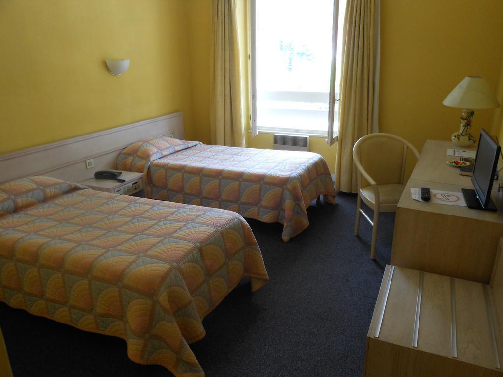 Le Central Peyrehorade Room photo